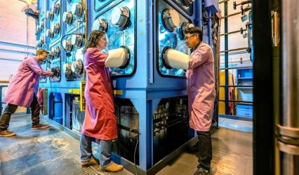 Энергия из ядерных отходов: споры о безопасности и нераспространении Argonne-Pyroprocessing.jpg