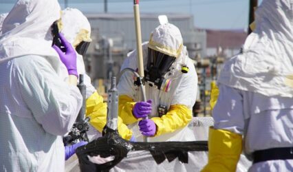 Наследие холодной войны: в Хэнфорде начинают переработку старых отходов A-106-Jumper-May-12-17-Safety-approved.jpg