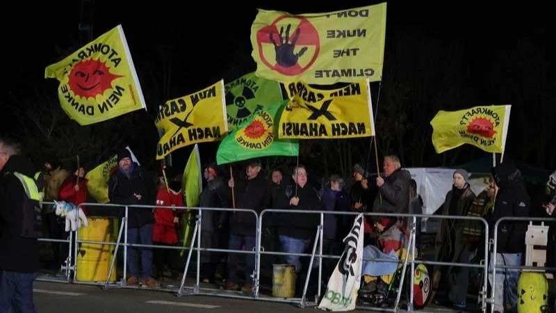 В Германии началась масштабная перевозка радиоактивных отходов В Германии началась масштабная перевозка радиоактивных отходов