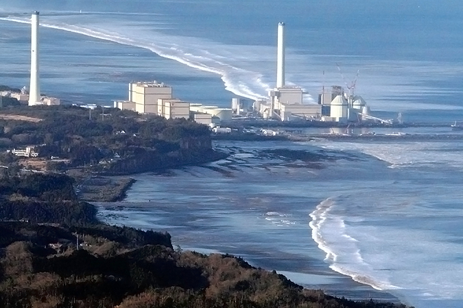 Загрязненная радиоактивными отходами вода с АЭС “Фукусима” может попасть в море