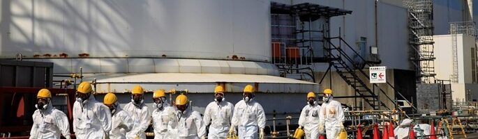Реакторы АЭС "Фукусима-1" планируют погрузить в водный саркофаг
