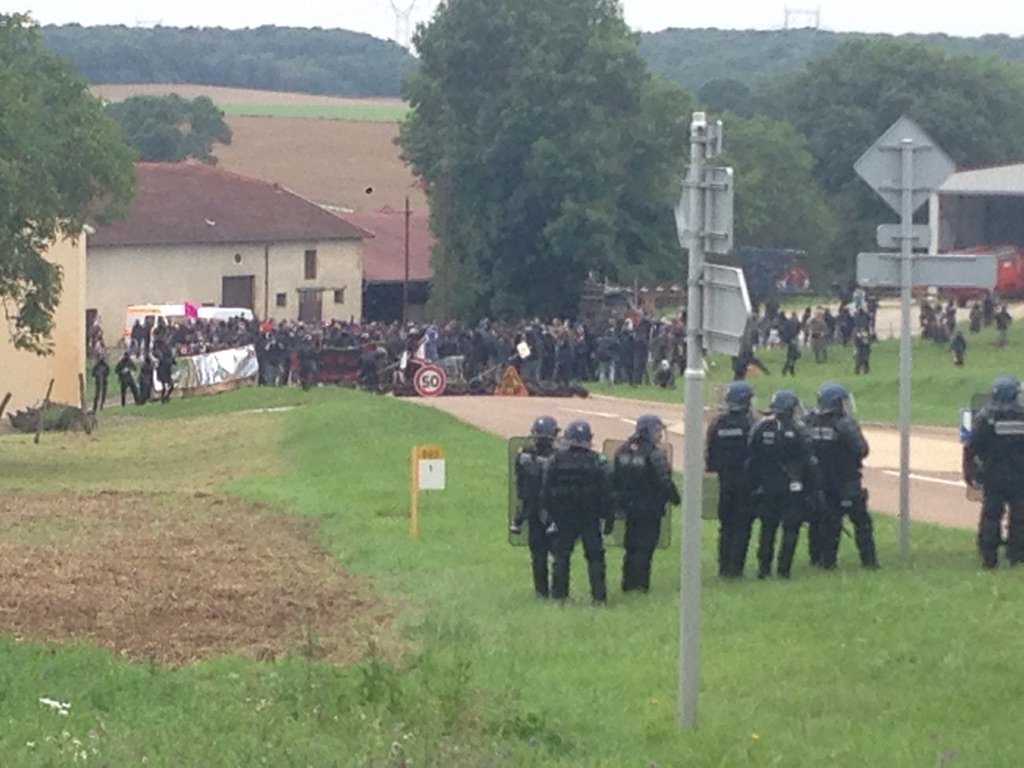 Противников захоронения РАО во Франции разогнали водометами и слезоточивым газом