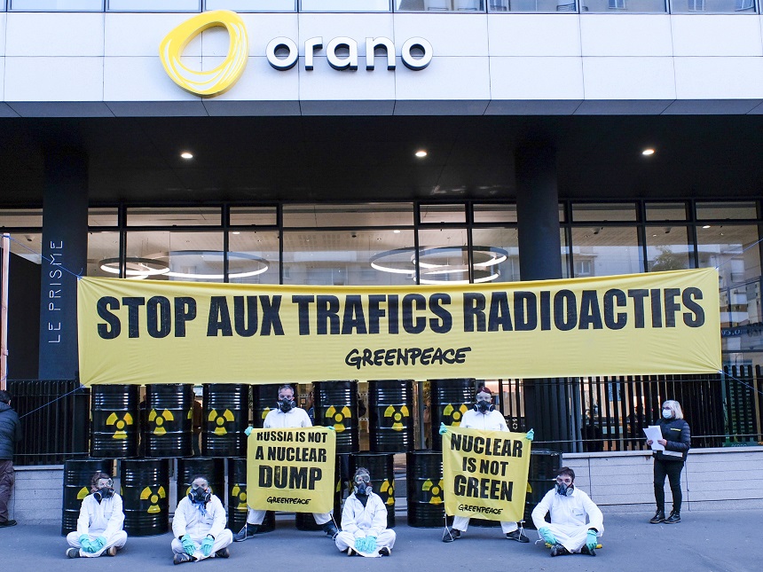 Greenpeace Франции протестует против вывоза РАО в Сибирь
