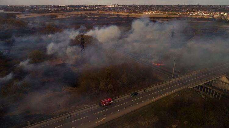Лесные пожары у Чернобыльской АЭС угрожают объектам с РАО