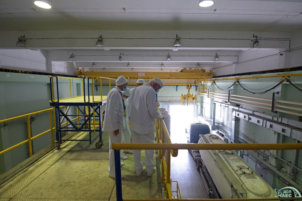 Чернобыльская АЭС цементирует радиоактивные отходы в 200-литровых бочках