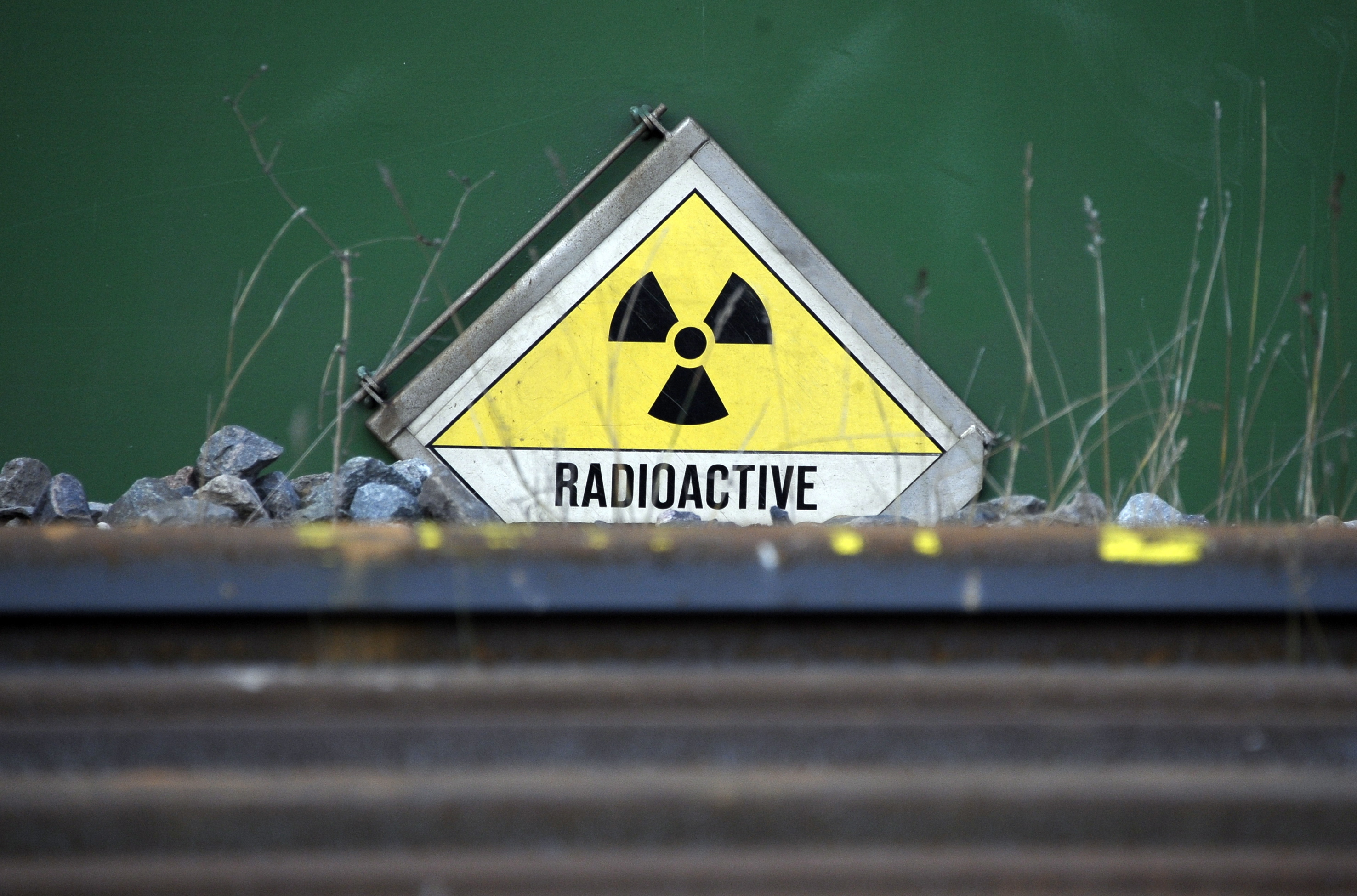 Во Франции активистам Greenpeace запретили приближаться к вагонам с радиоактивными отходами